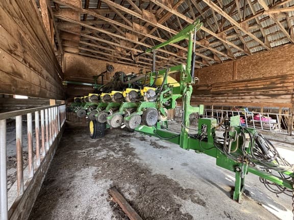Image of John Deere 1745 Primary image