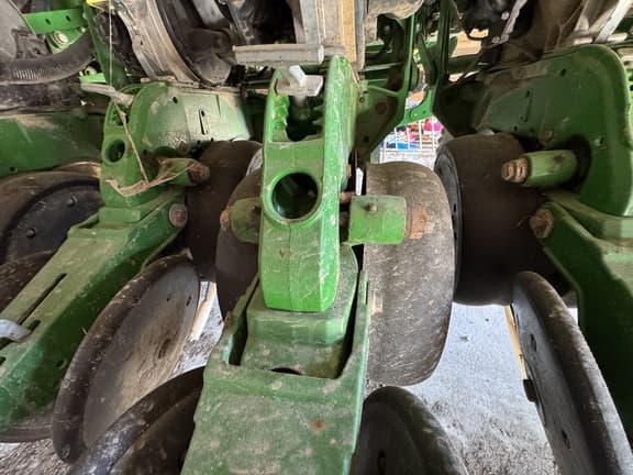 Image of John Deere 1745 equipment image 4