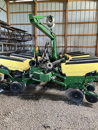 Image of John Deere 1765 equipment image 2