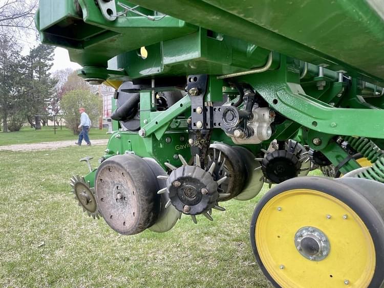 Main image John Deere 1775NT 11