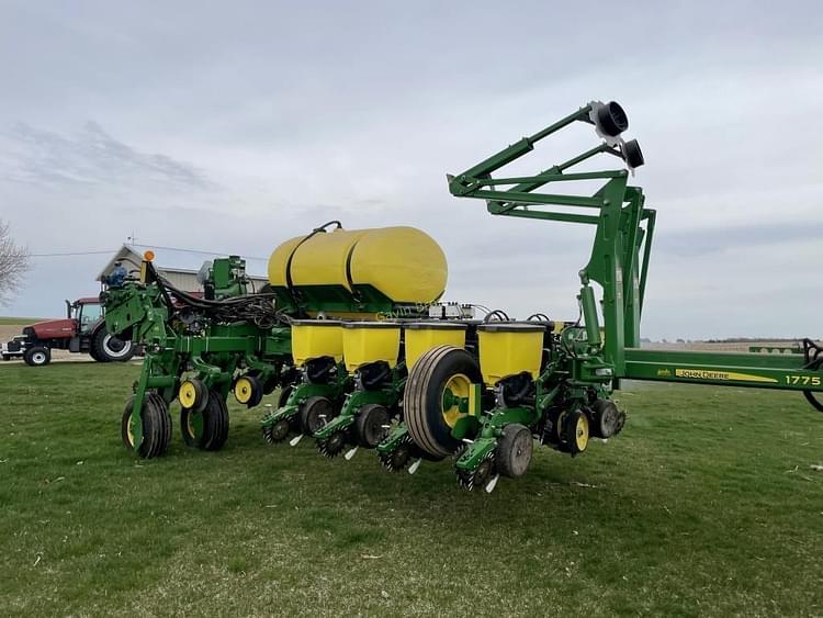 Main image John Deere 1775NT 1