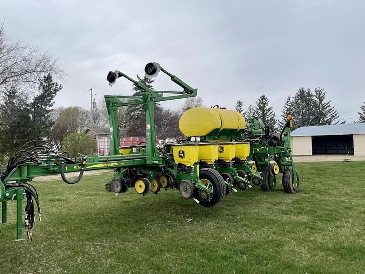 Main image John Deere 1775NT 6