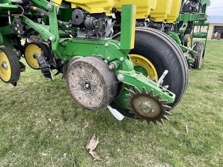 Main image John Deere 1775NT 8