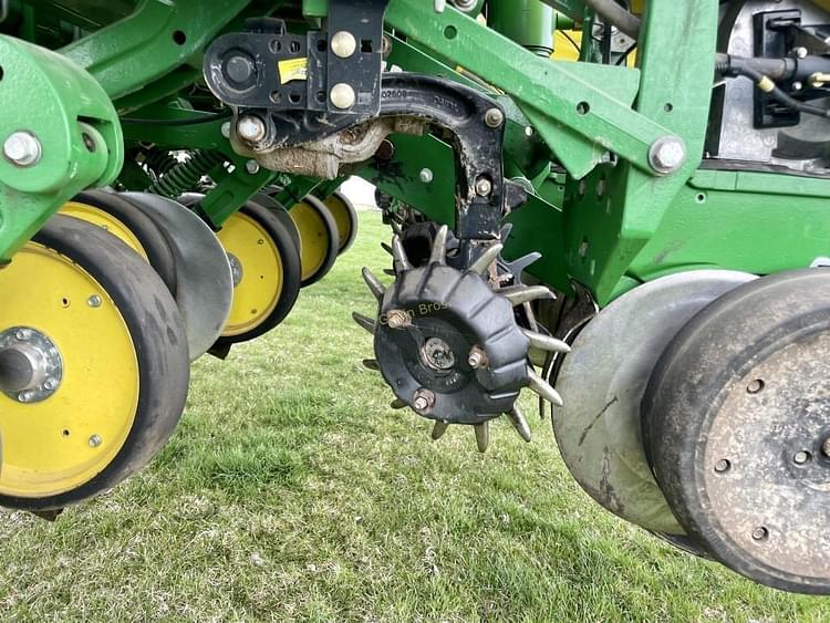 Main image John Deere 1775NT 9