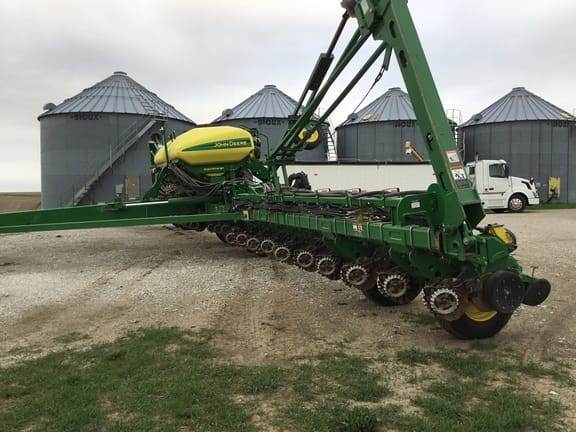 2016 John Deere 1775NT Image