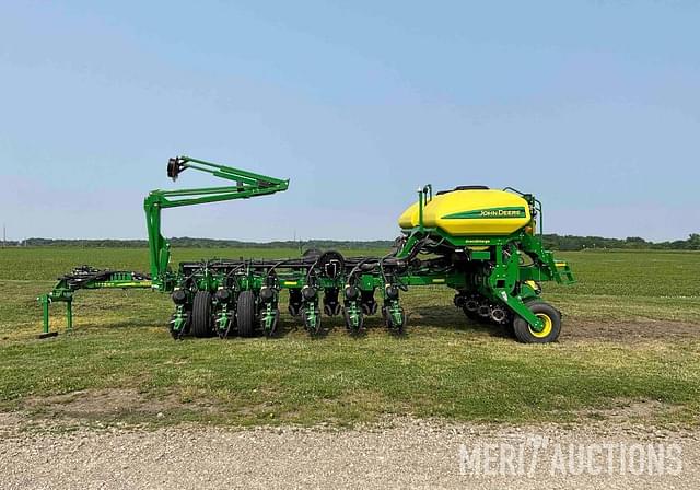 Image of John Deere 1775 equipment image 3