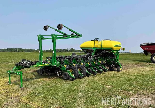 Image of John Deere 1775 equipment image 1