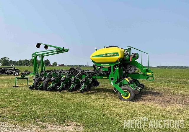 Image of John Deere 1775 equipment image 4