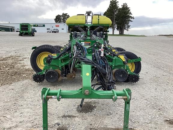 Image of John Deere 1775 equipment image 1