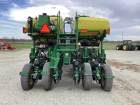 Image of John Deere 1775 equipment image 4