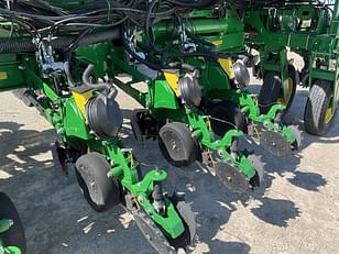 Main image John Deere 1775 13