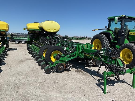 Image of John Deere 1775 equipment image 1