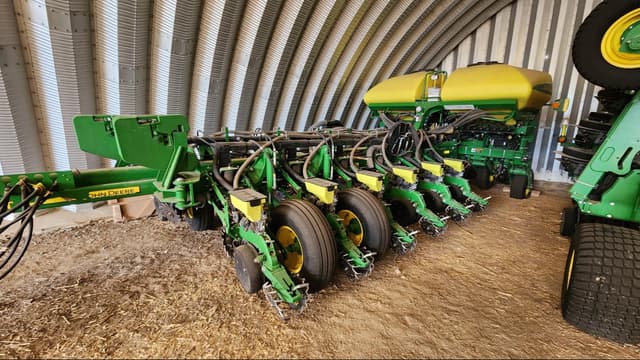 Image of John Deere 1775 equipment image 3