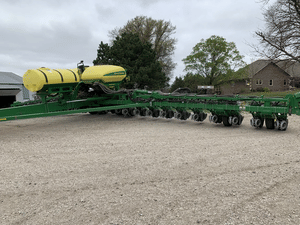 2016 John Deere 1775NT Image