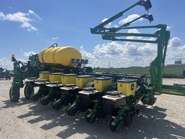 Image of John Deere 1775 equipment image 1