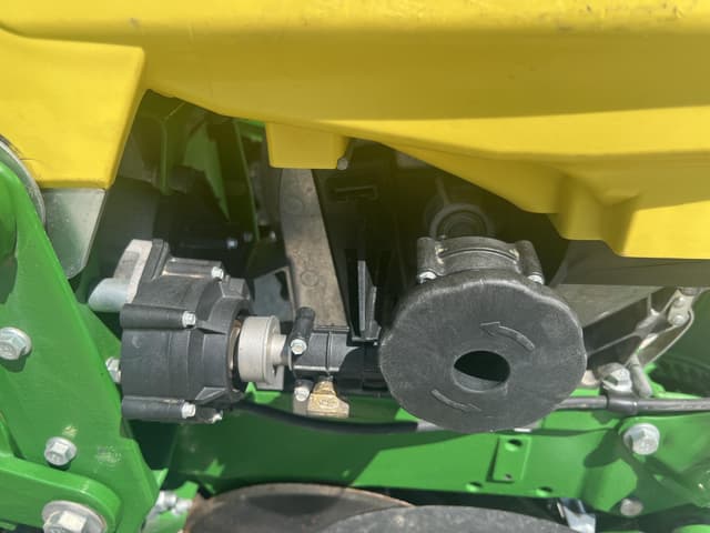 Image of John Deere 1775 equipment image 4