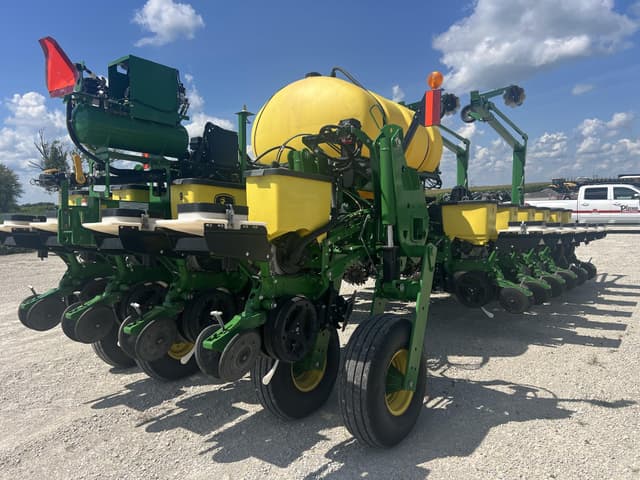 Image of John Deere 1775 equipment image 2