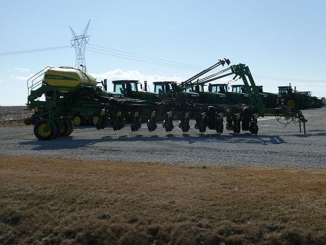 Image of John Deere 1775 equipment image 1