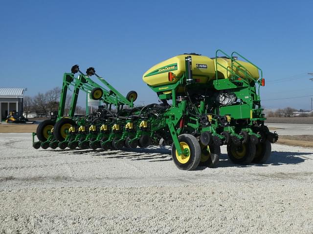Image of John Deere 1775 equipment image 2