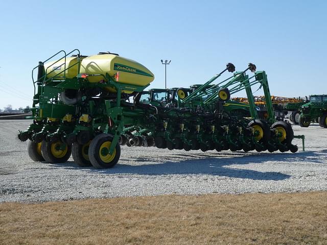 Image of John Deere 1775 equipment image 4