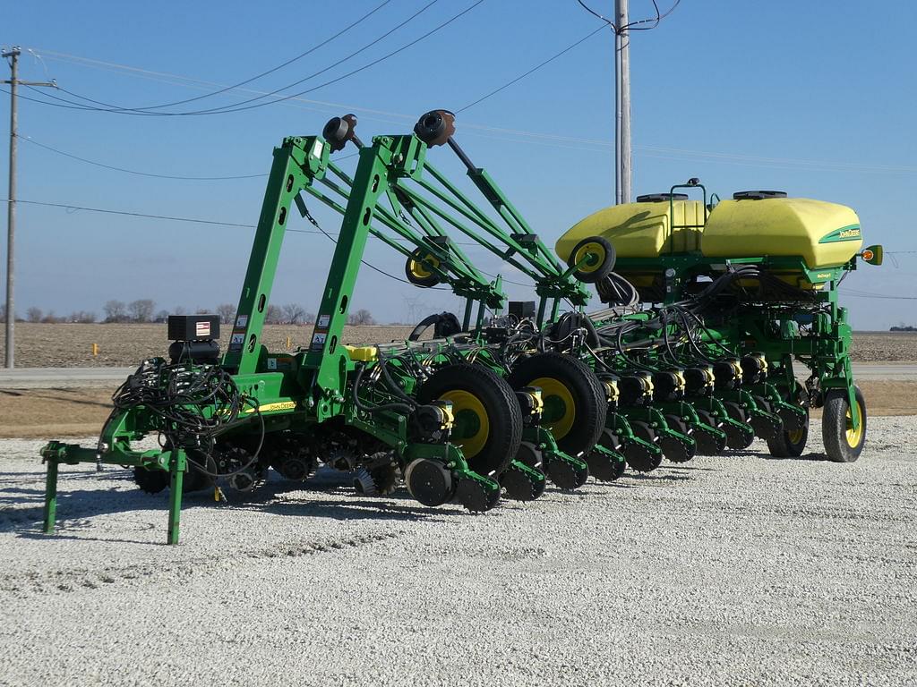 Image of John Deere 1775 Primary image