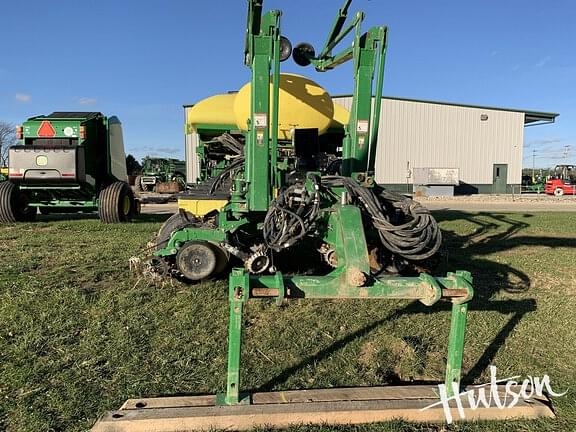 Image of John Deere 1775 equipment image 1