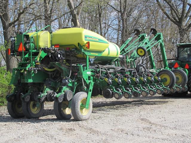 Image of John Deere 1775 equipment image 4
