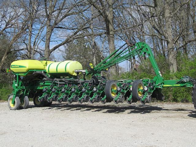Image of John Deere 1775 equipment image 2