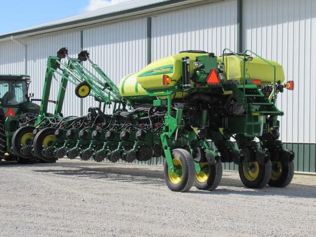 Image of John Deere 1775 equipment image 2
