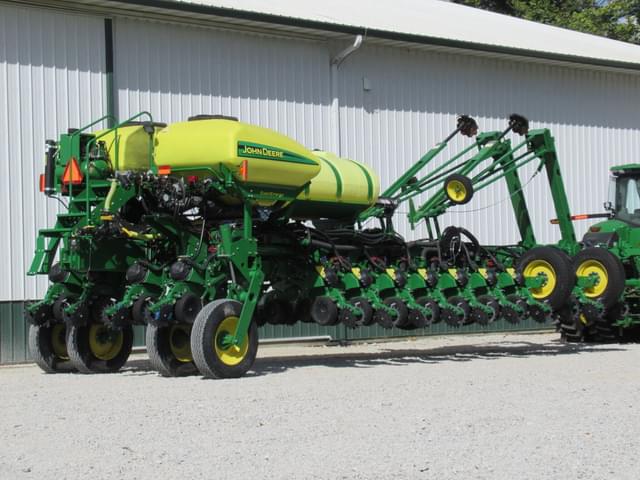 Image of John Deere 1775 equipment image 4