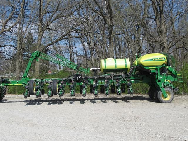 Image of John Deere 1775 equipment image 1