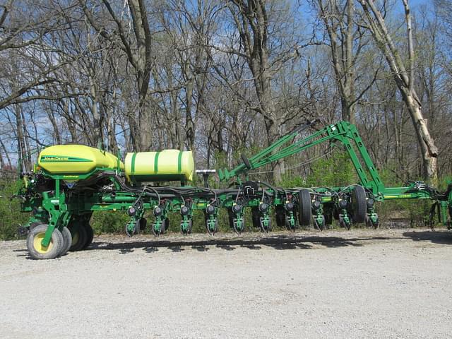 Image of John Deere 1775 equipment image 3