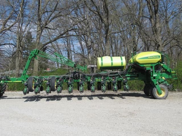 Image of John Deere 1775 equipment image 1