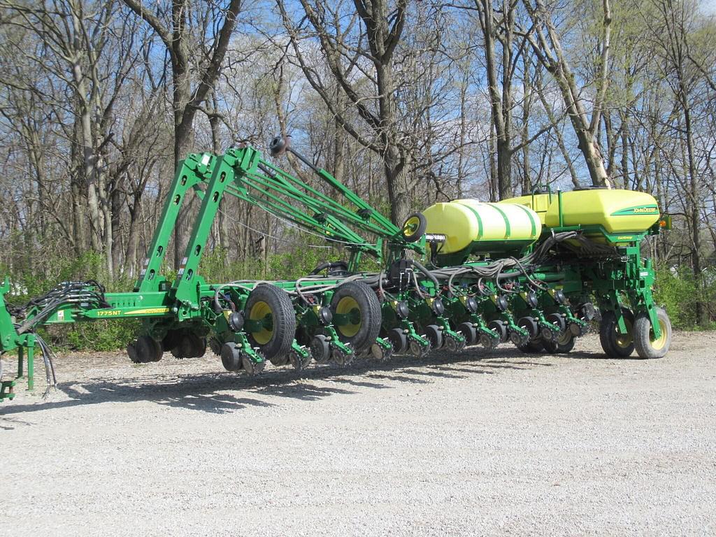 Image of John Deere 1775 Primary image