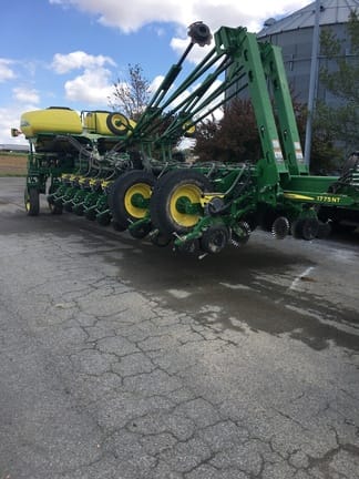 Main image John Deere 1775