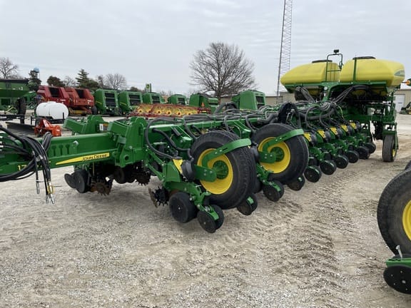 Main image John Deere 1775