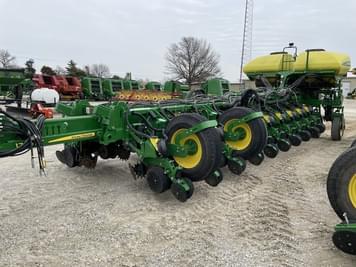 Main image John Deere 1775