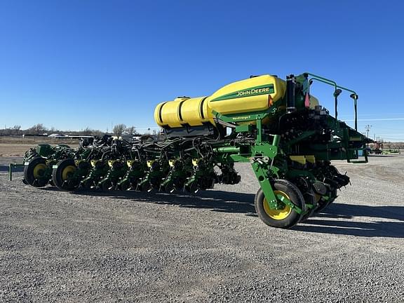 Image of John Deere 1775 equipment image 2