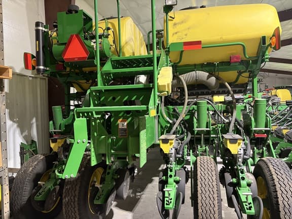 Image of John Deere 1775 equipment image 4
