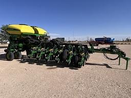 Image of John Deere 1775 equipment image 4