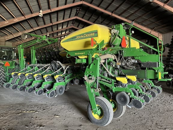 Main image John Deere 1775