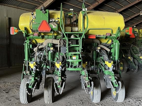 Image of John Deere 1775 equipment image 2
