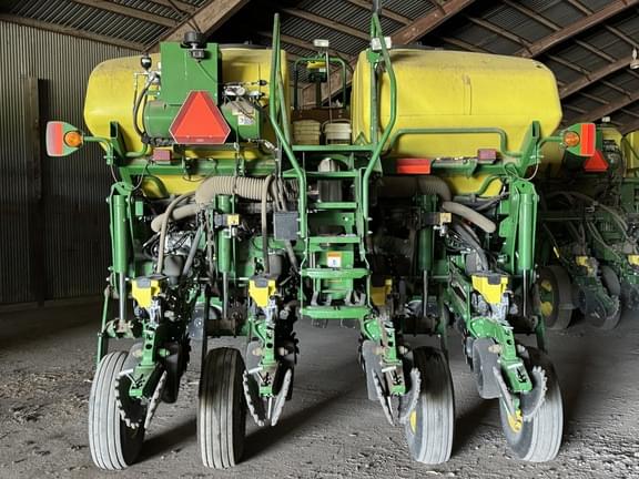 Image of John Deere 1775 equipment image 2