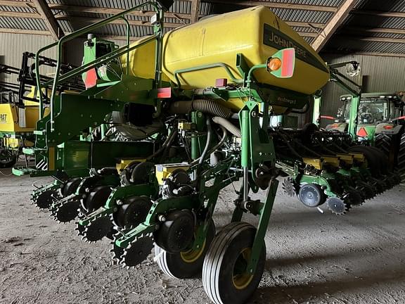 Image of John Deere 1775 equipment image 3