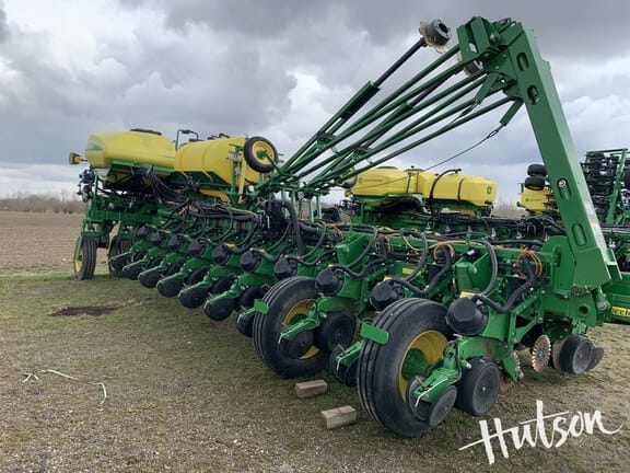 2016 John Deere 1775 Equipment Image0