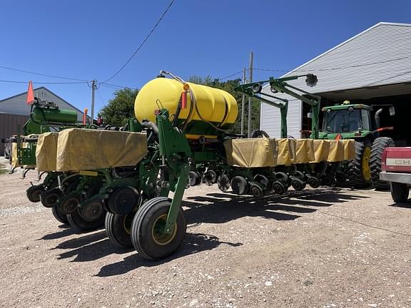 Image of John Deere 1775 equipment image 2