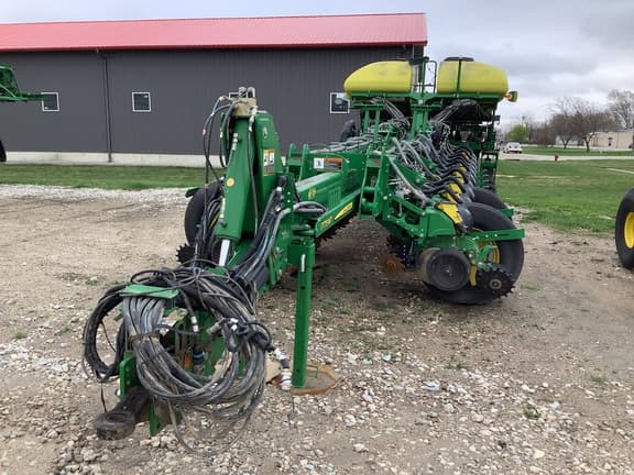 Image of John Deere 1775 equipment image 1