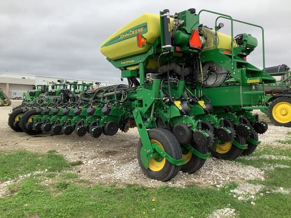 Image of John Deere 1775 equipment image 4