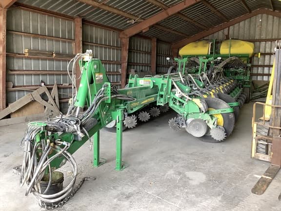Image of John Deere 1775NT equipment image 1