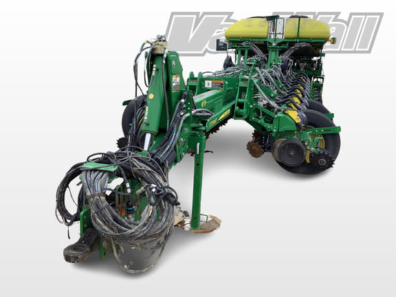2016 John Deere 1775 Equipment Image0
